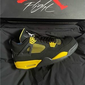 Used-Great Condition Jordan 4 Thunder